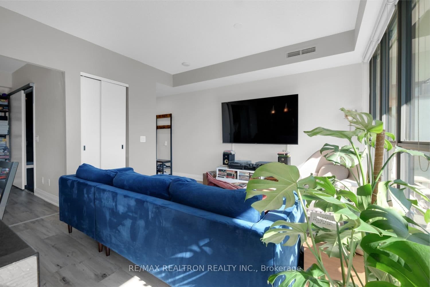 101 Charles Street E, Unit 1311 thumbnail 6
