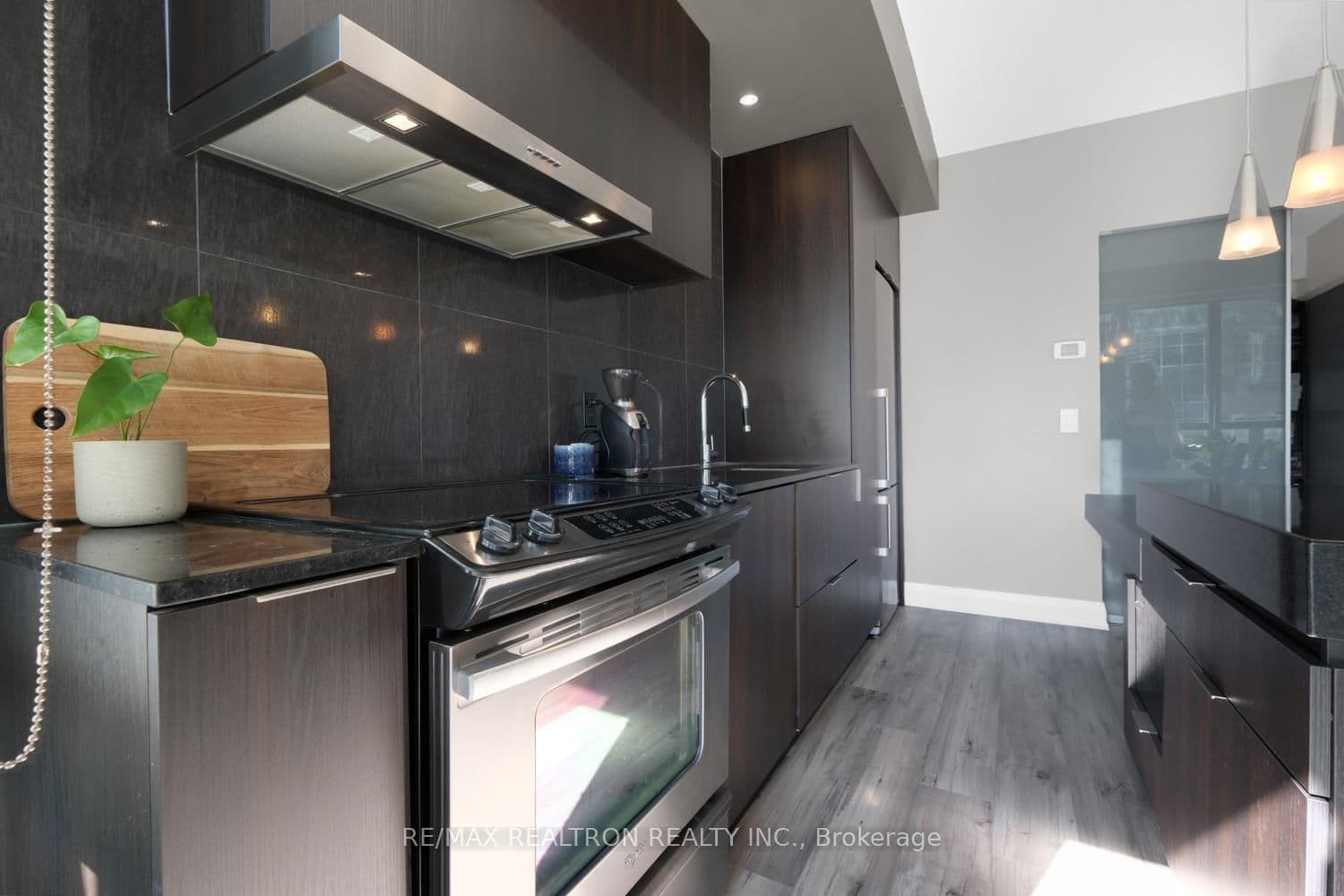101 Charles Street E, Unit 1311 thumbnail 8
