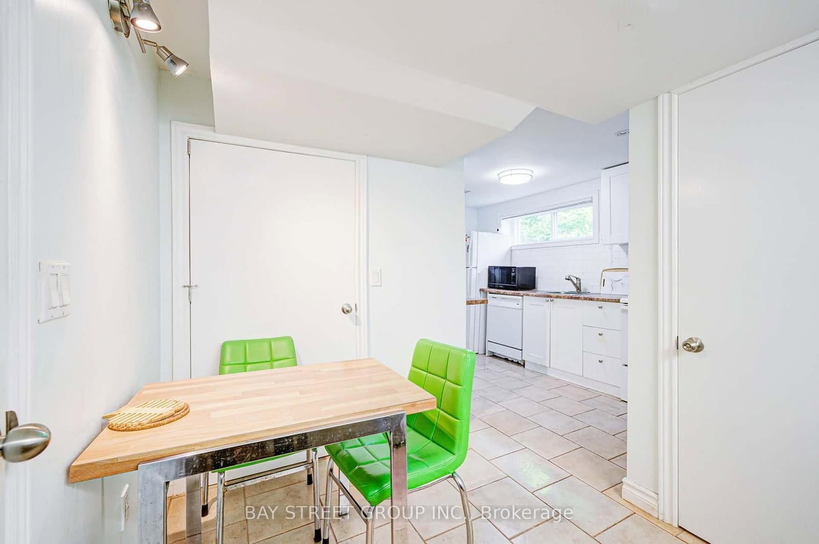 125 Connaught Avenue thumbnail 32