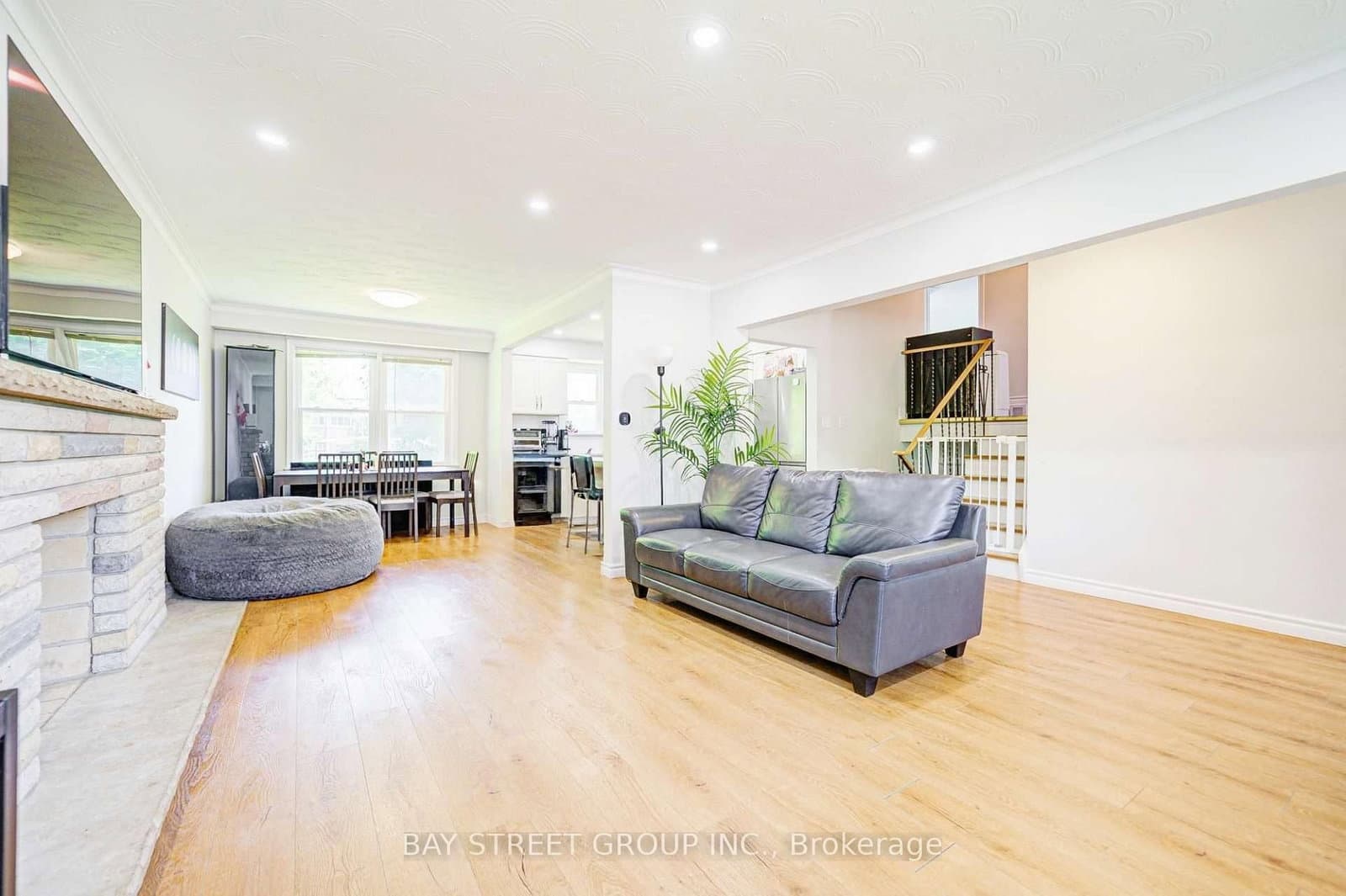 125 Connaught Avenue thumbnail 5