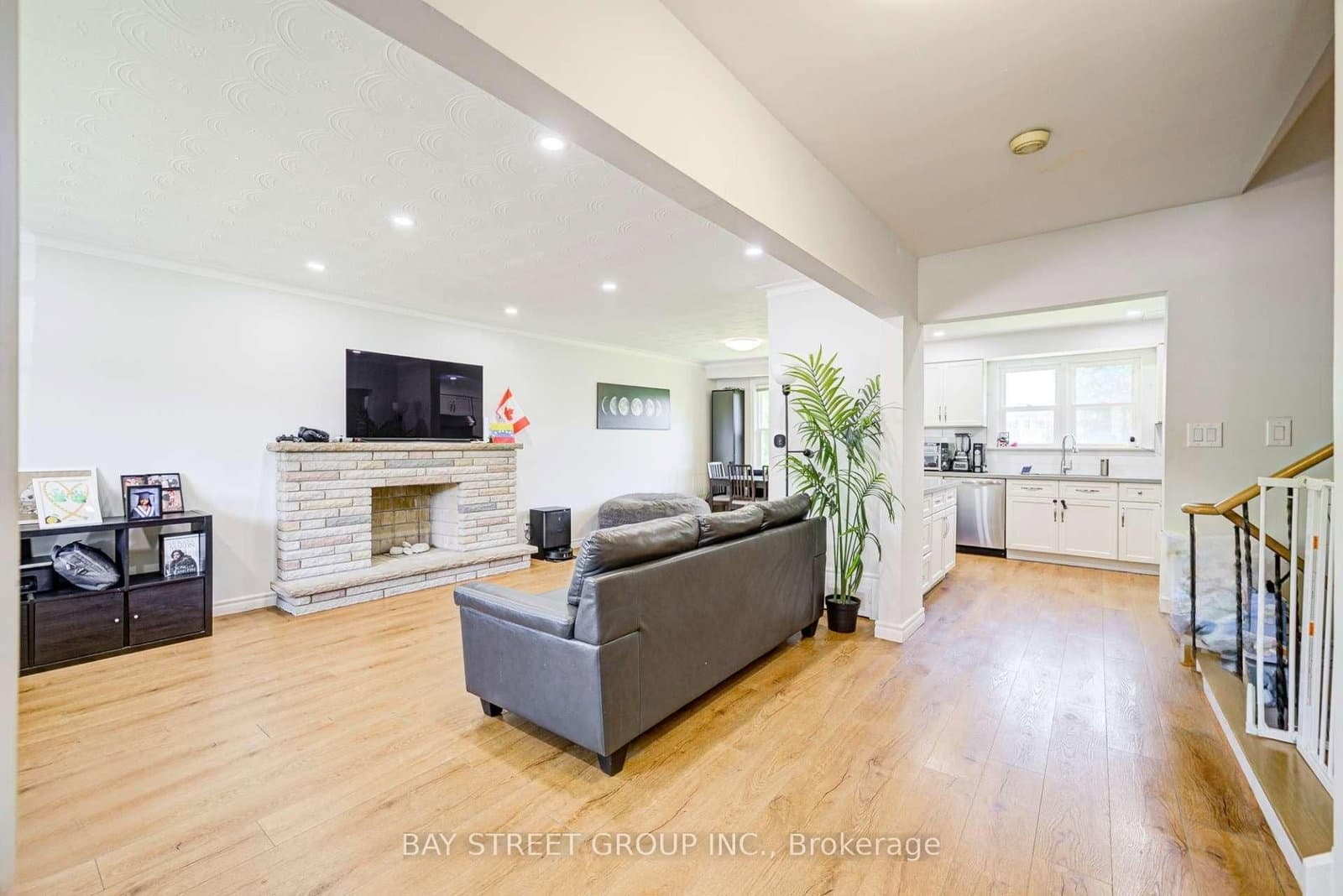 125 Connaught Avenue thumbnail 8