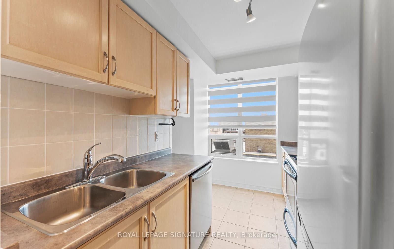 212 Eglinton Avenue E, Unit 1411 thumbnail 10