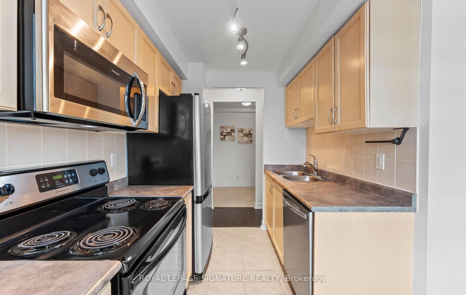 212 Eglinton Avenue E, Unit 1411 thumbnail 11