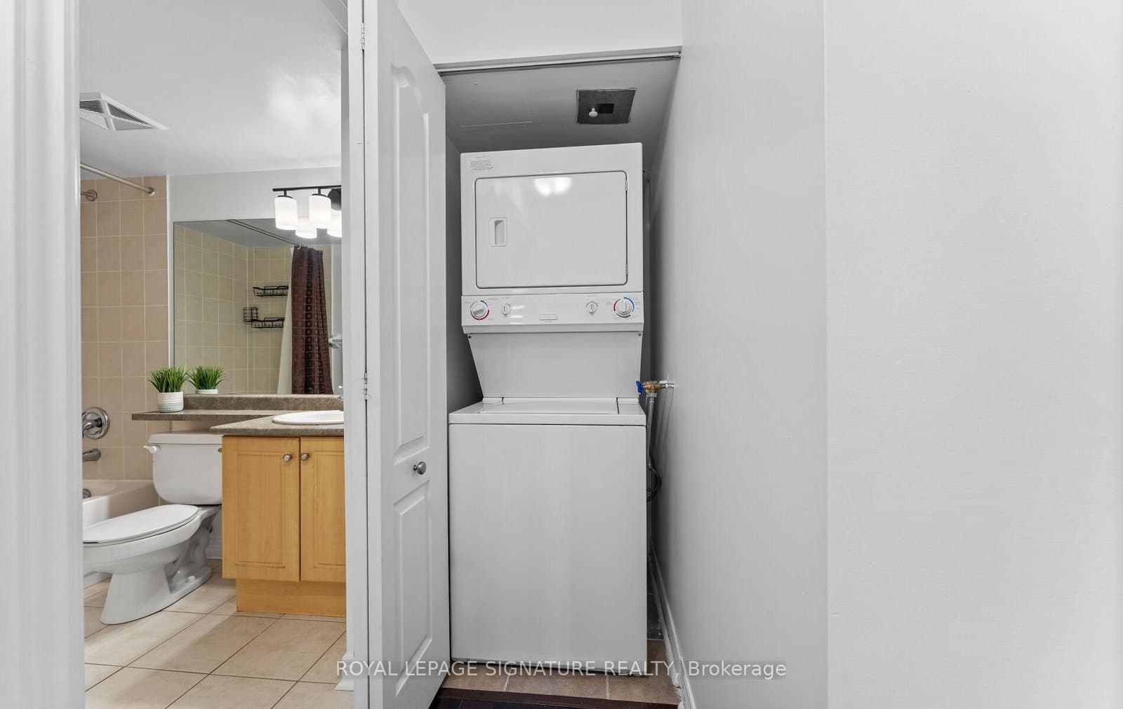 212 Eglinton Avenue E, Unit 1411 thumbnail 19