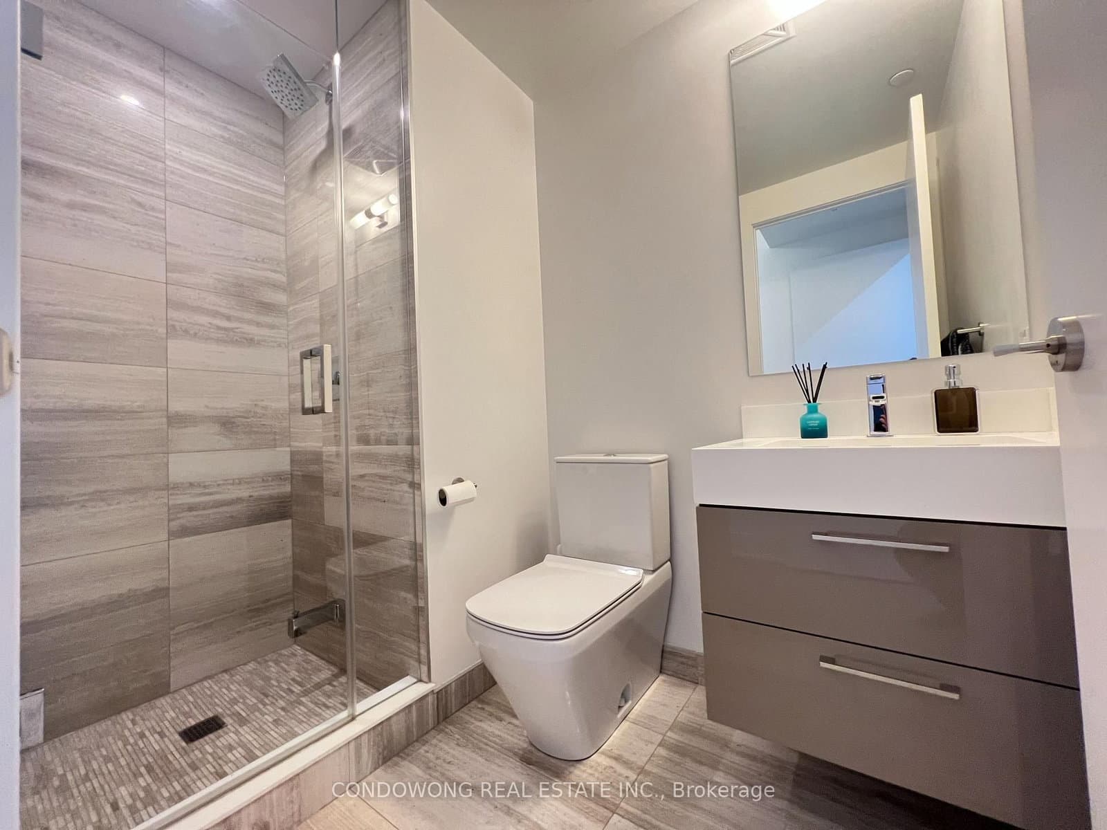 1 Yorkville Avenue, Unit 3801 thumbnail 10