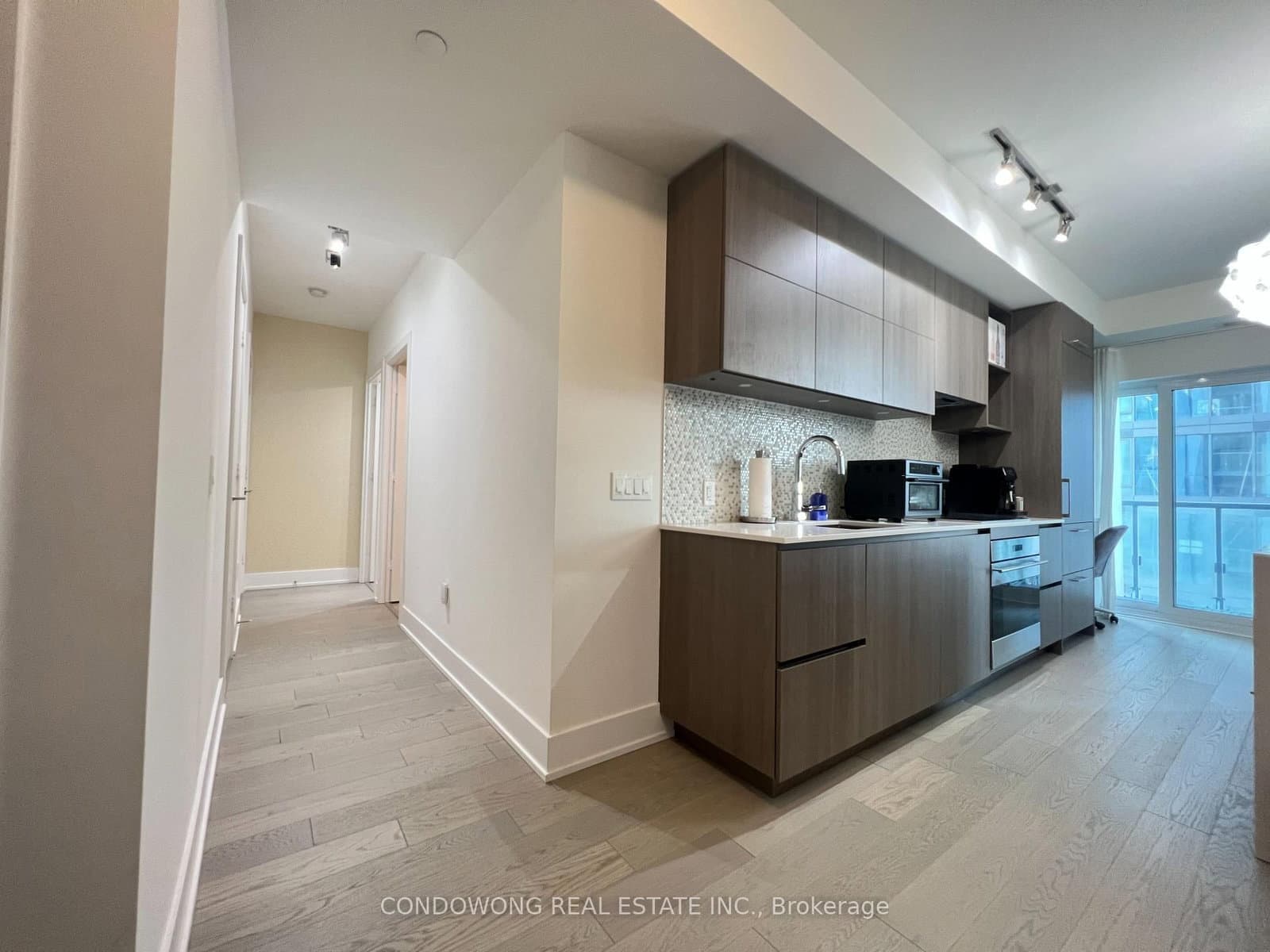 1 Yorkville Avenue, Unit 3801 thumbnail 2