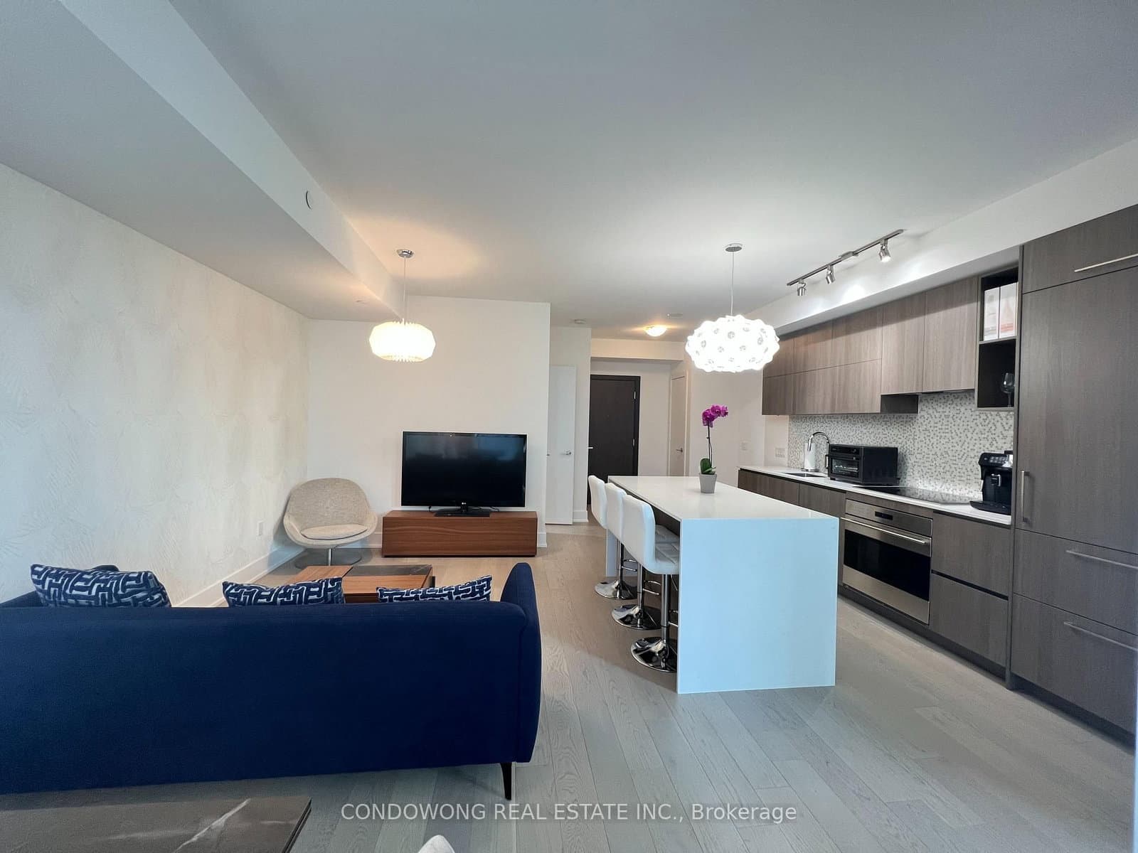 1 Yorkville Avenue, Unit 3801 thumbnail 3
