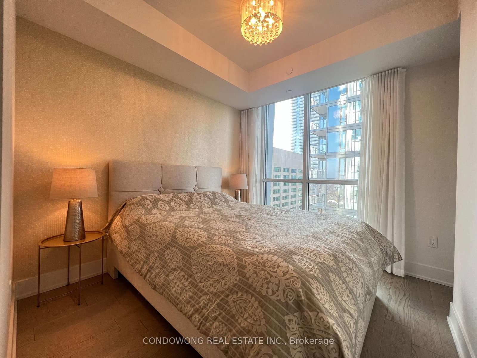 1 Yorkville Avenue, Unit 3801 thumbnail 4
