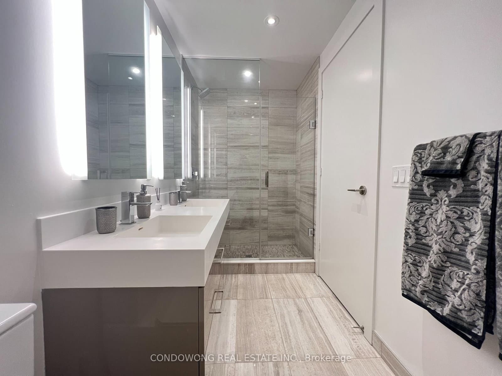 1 Yorkville Avenue, Unit 3801 thumbnail 7