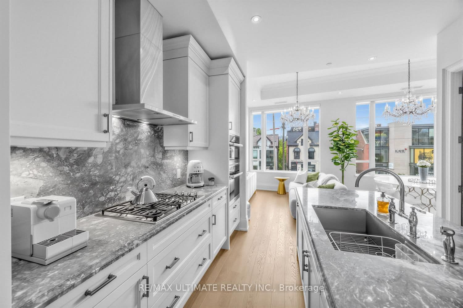 133 Hazelton Avenue, Unit 202 thumbnail 13