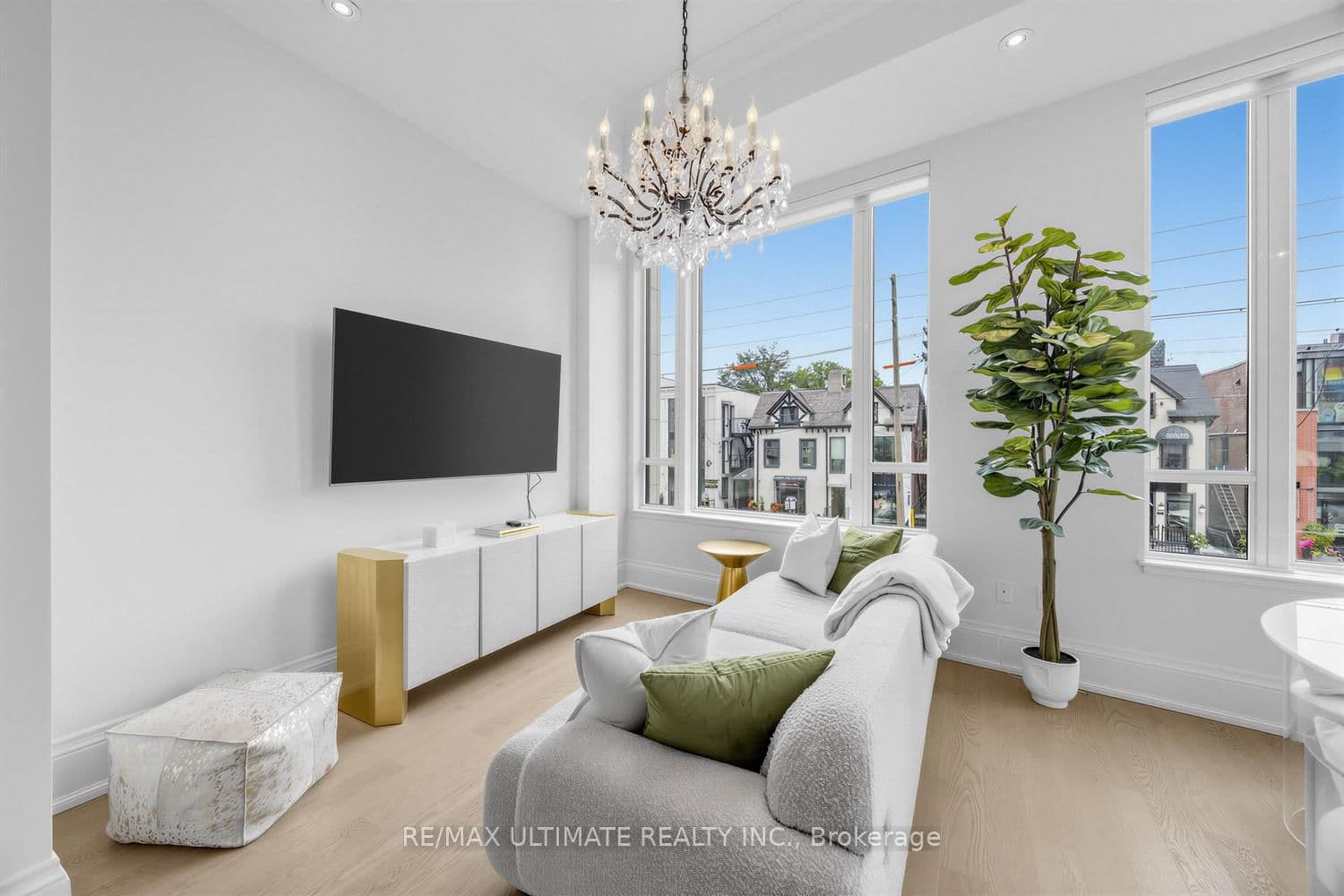 133 Hazelton Avenue, Unit 202 thumbnail 17