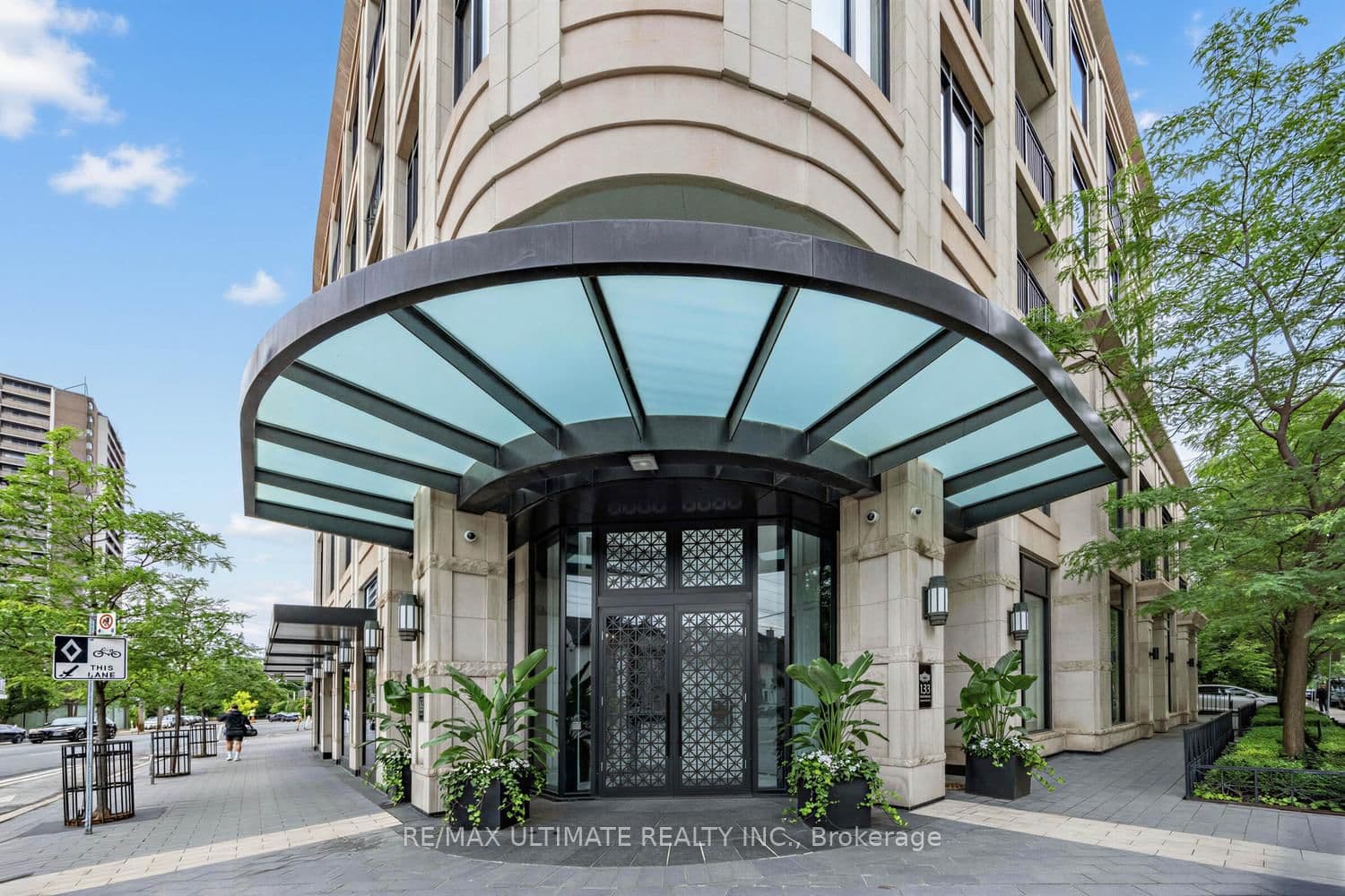 133 Hazelton Avenue, Unit 202 thumbnail 2