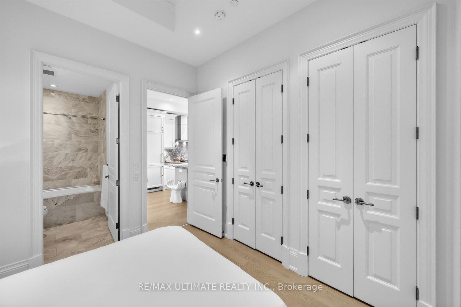 133 Hazelton Avenue, Unit 202 thumbnail 26