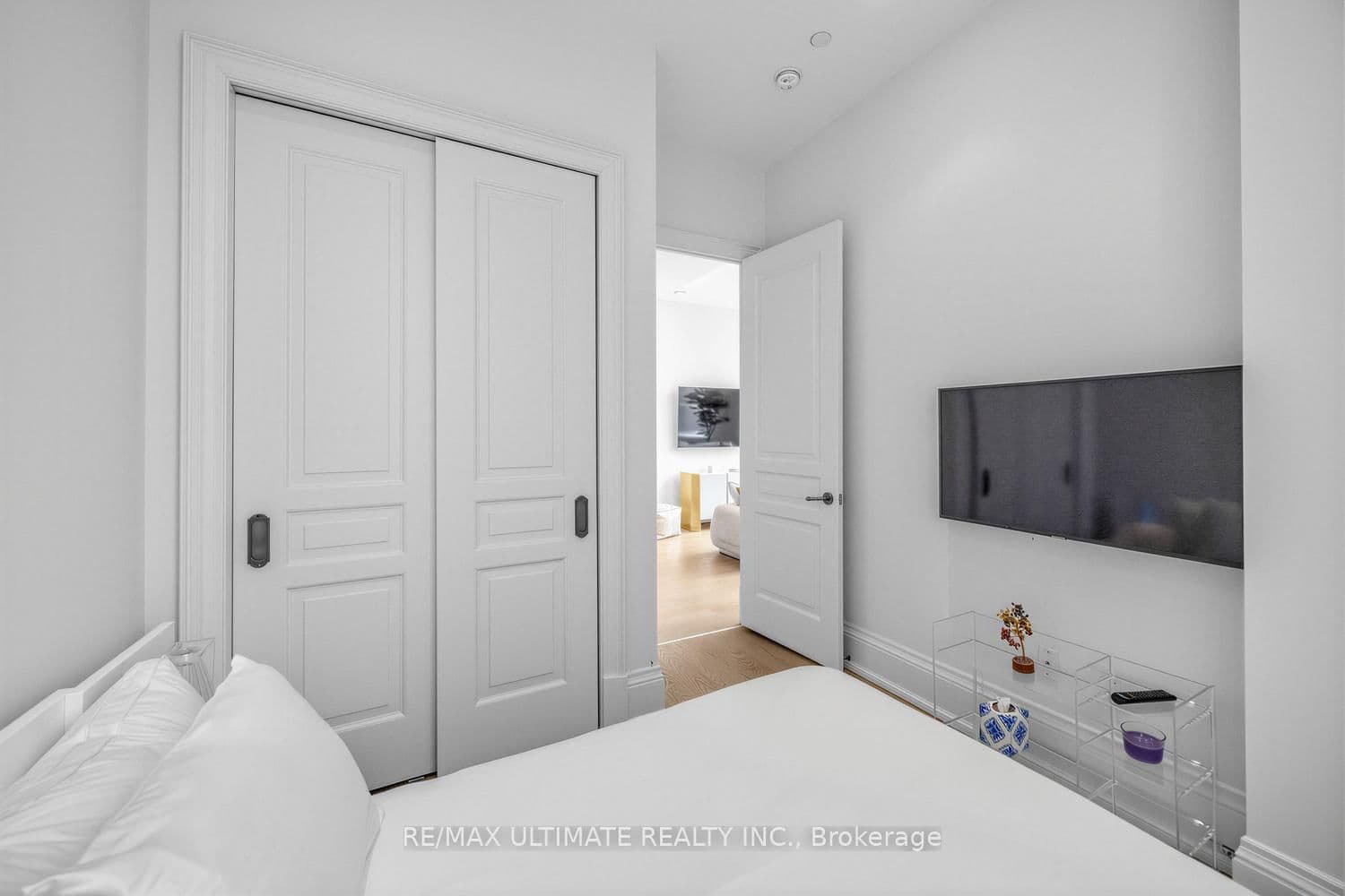 133 Hazelton Avenue, Unit 202 thumbnail 29
