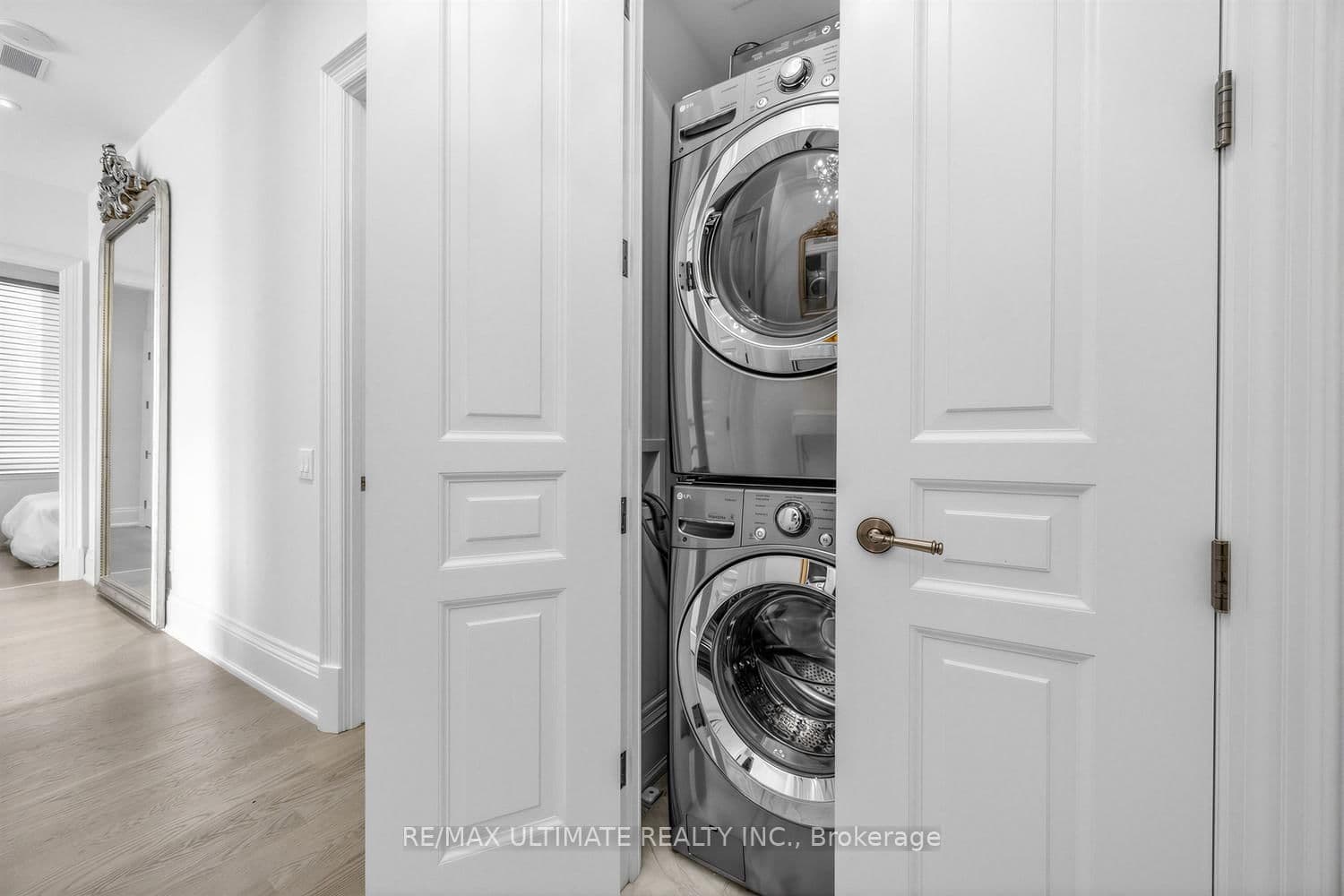 133 Hazelton Avenue, Unit 202 thumbnail 31