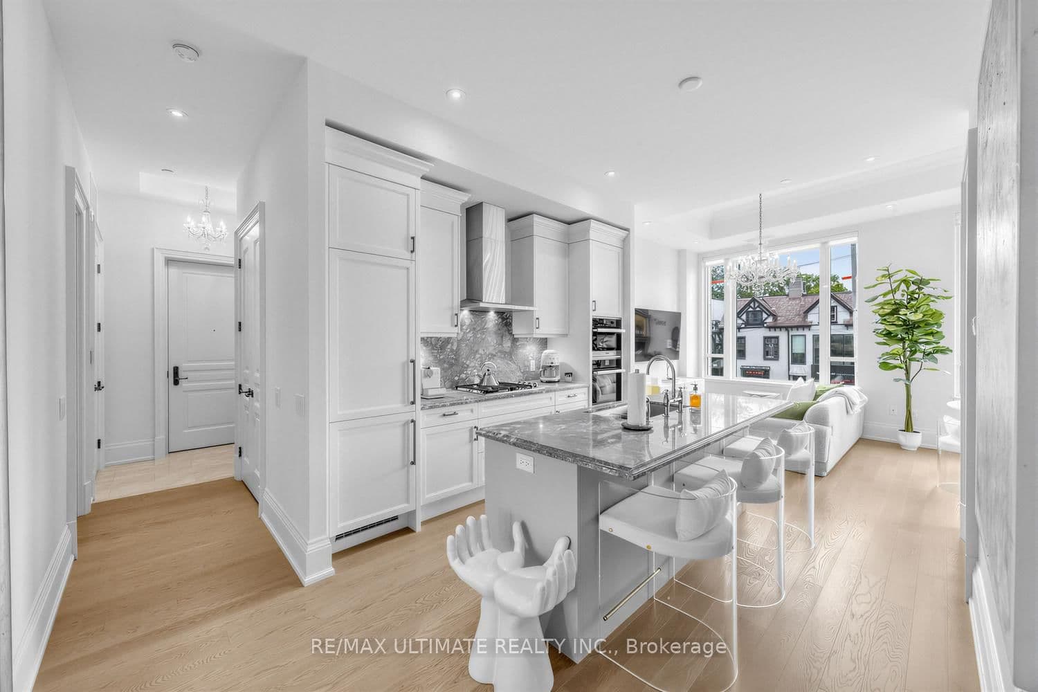 133 Hazelton Avenue, Unit 202 thumbnail 9
