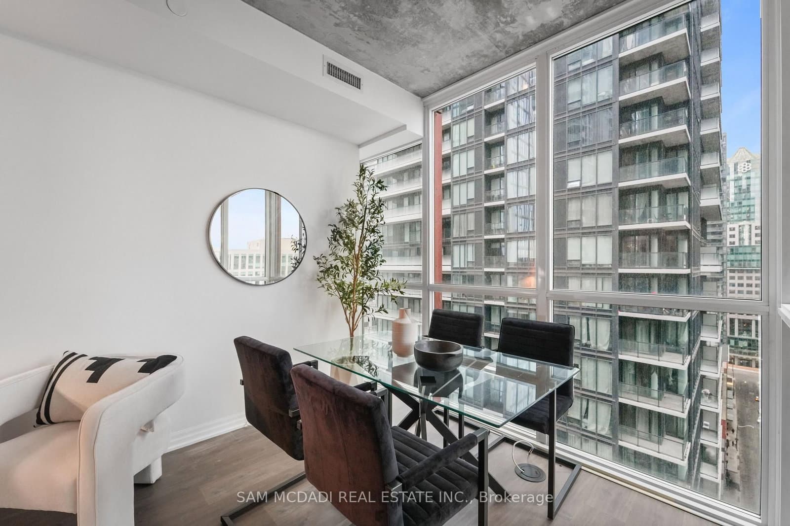 88 Blue Jays Way, Unit 1603 thumbnail 16