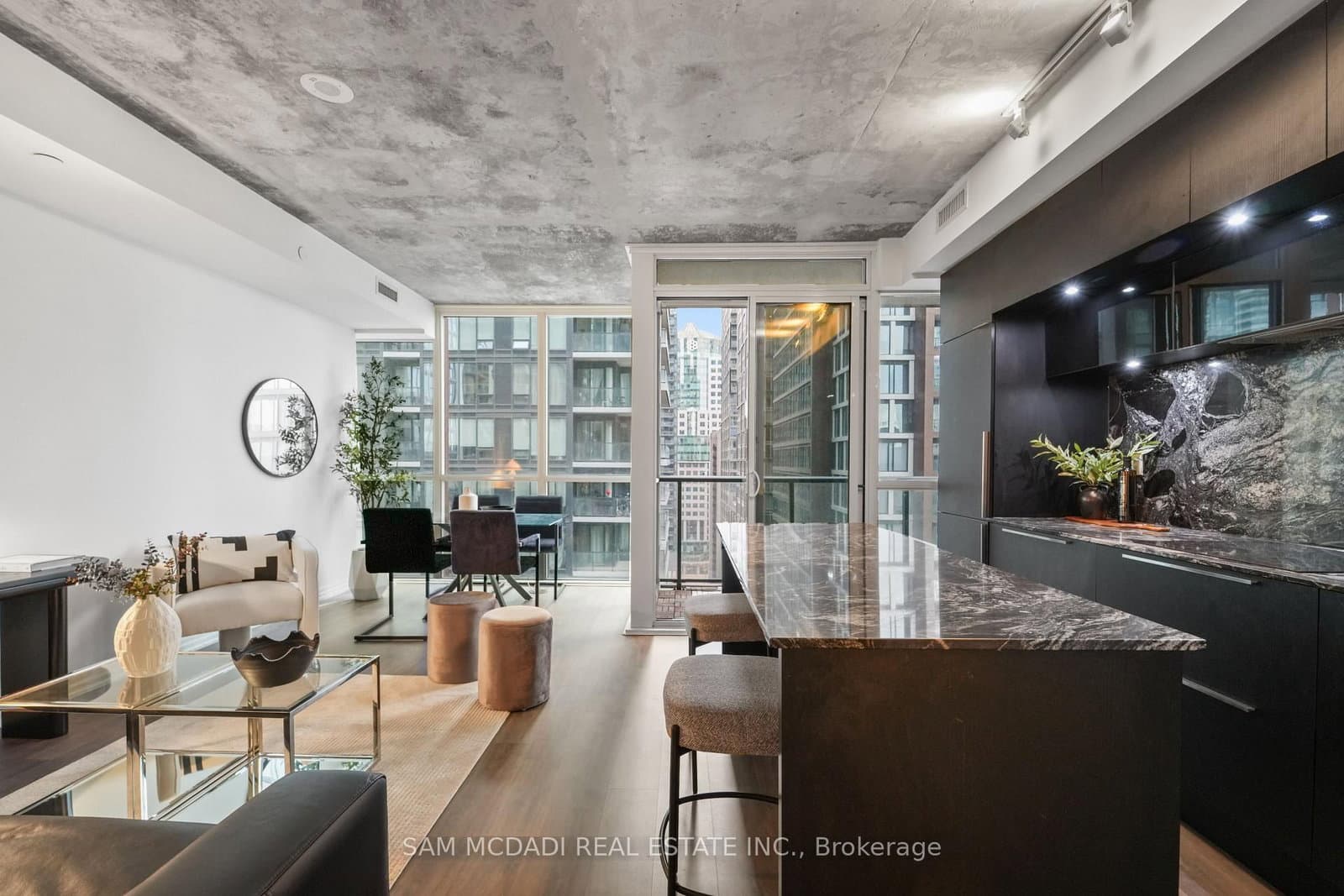 88 Blue Jays Way, Unit 1603 thumbnail 6