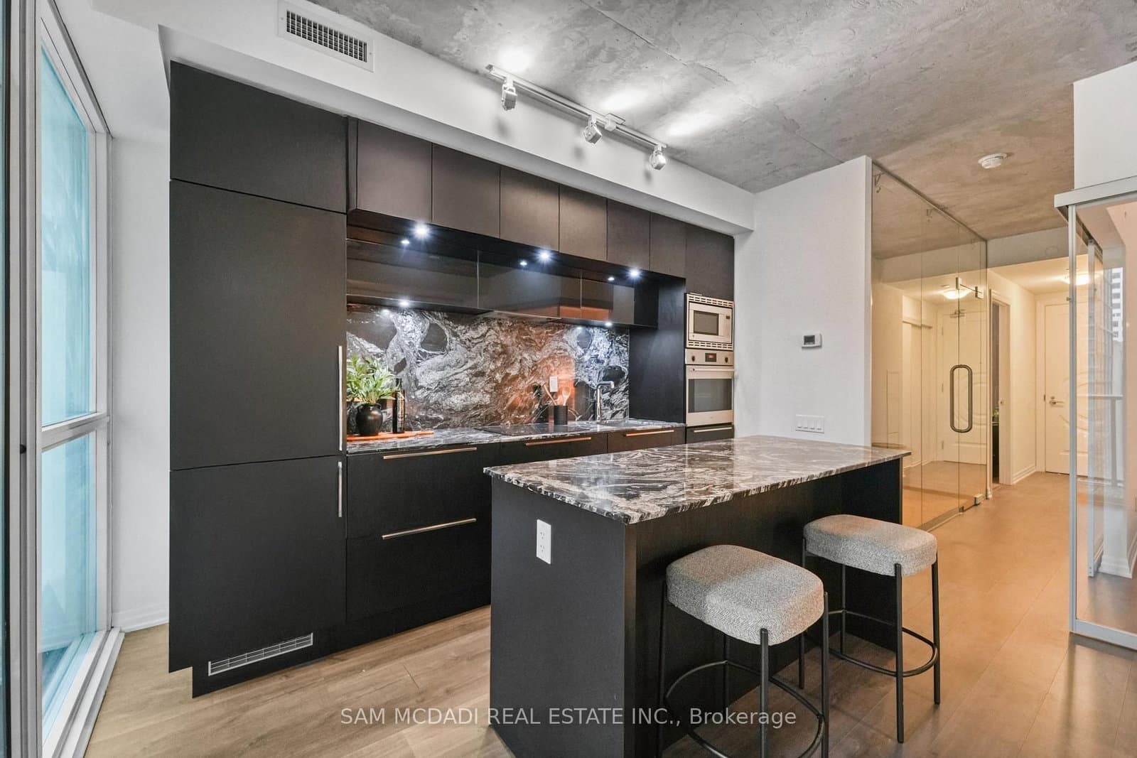 88 Blue Jays Way, Unit 1603 thumbnail 7
