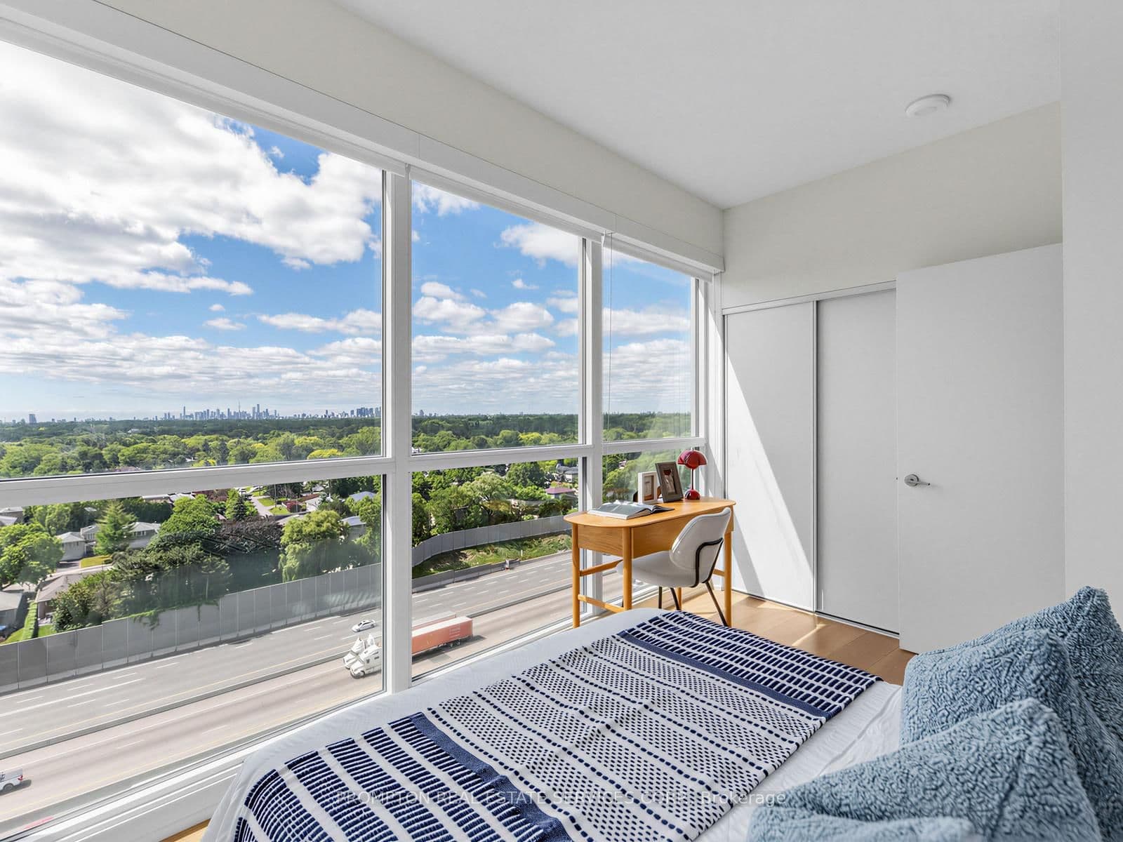 115 McMahon Drive, Unit 1710 thumbnail 16