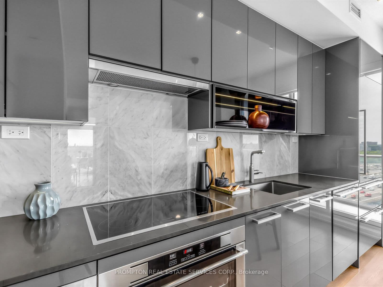 115 McMahon Drive, Unit 1710 thumbnail 7