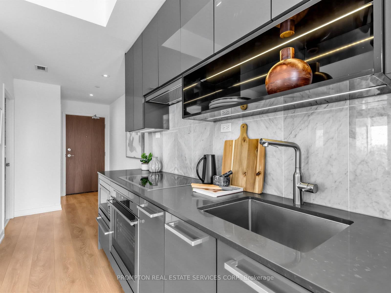 115 McMahon Drive, Unit 1710 thumbnail 8