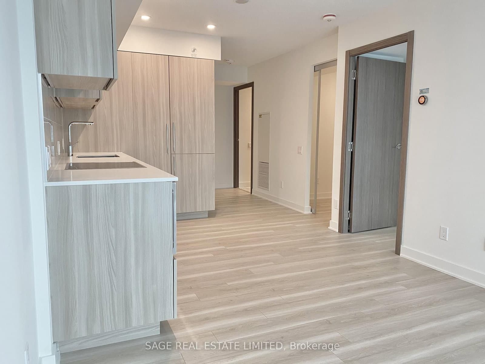 17 Bathurst Street, Unit 801 thumbnail 10