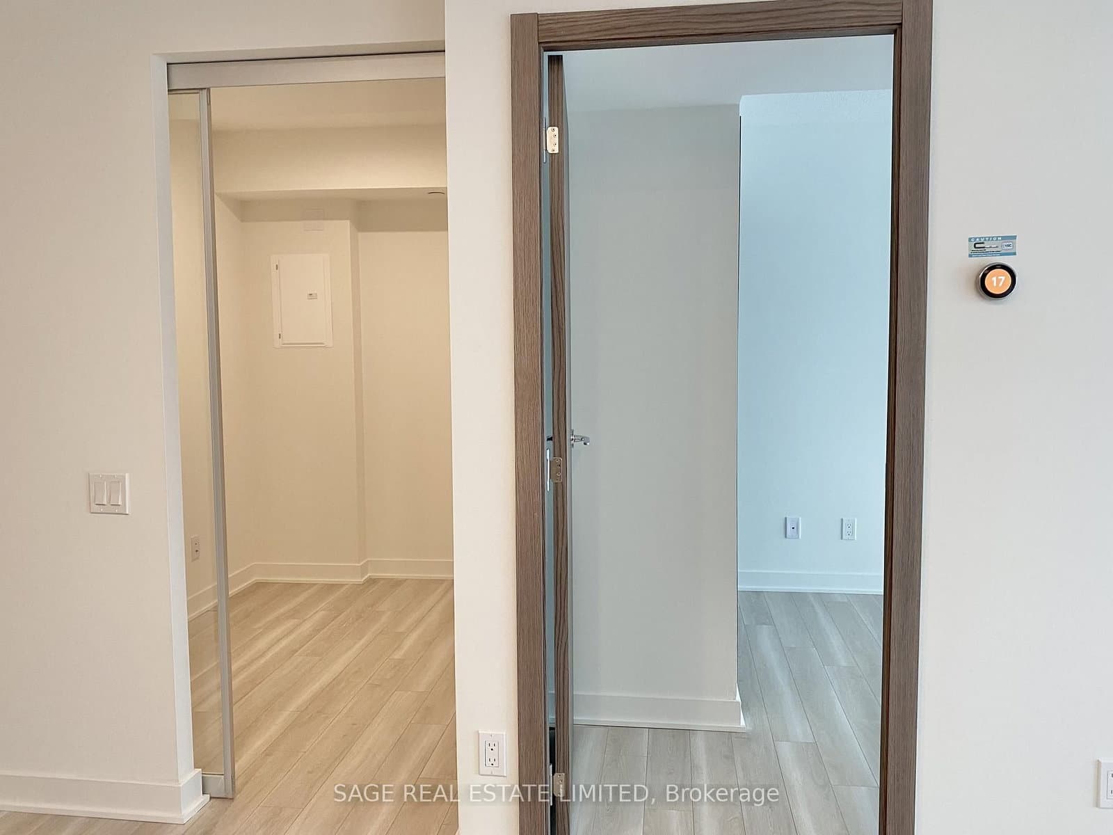 17 Bathurst Street, Unit 801 thumbnail 11
