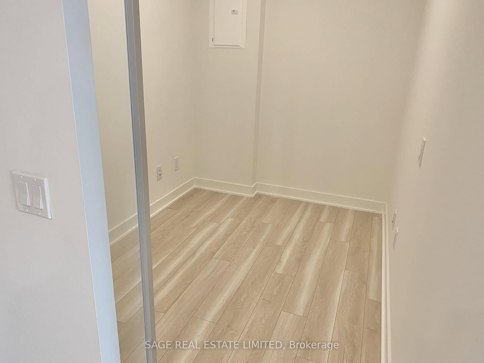 17 Bathurst Street, Unit 801 thumbnail 16
