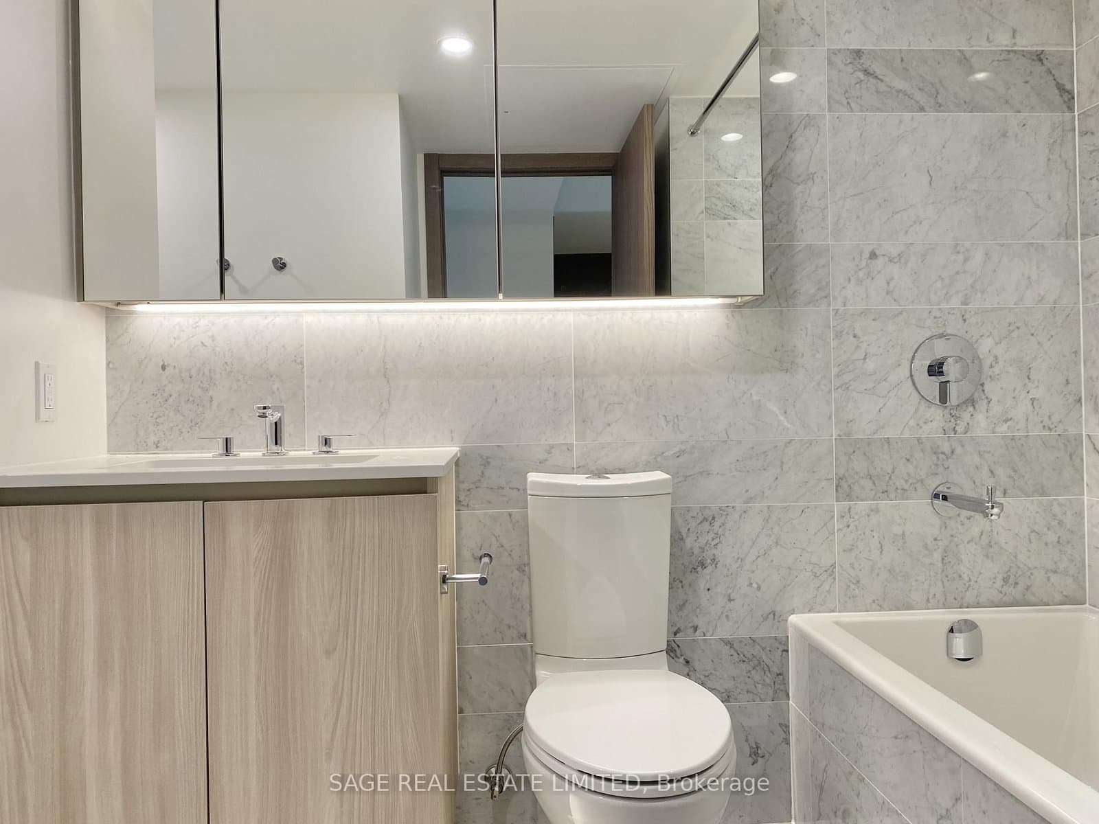 17 Bathurst Street, Unit 801 thumbnail 3
