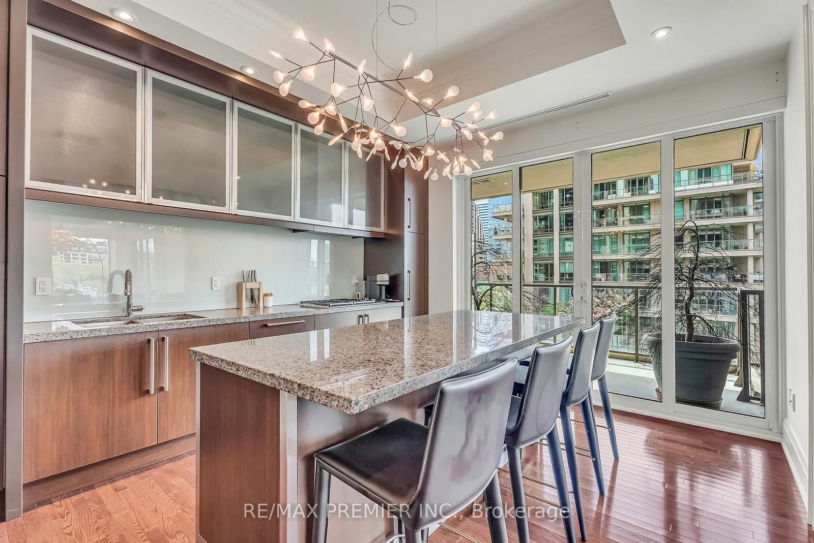 80 Yorkville Avenue, Unit 502 thumbnail 19