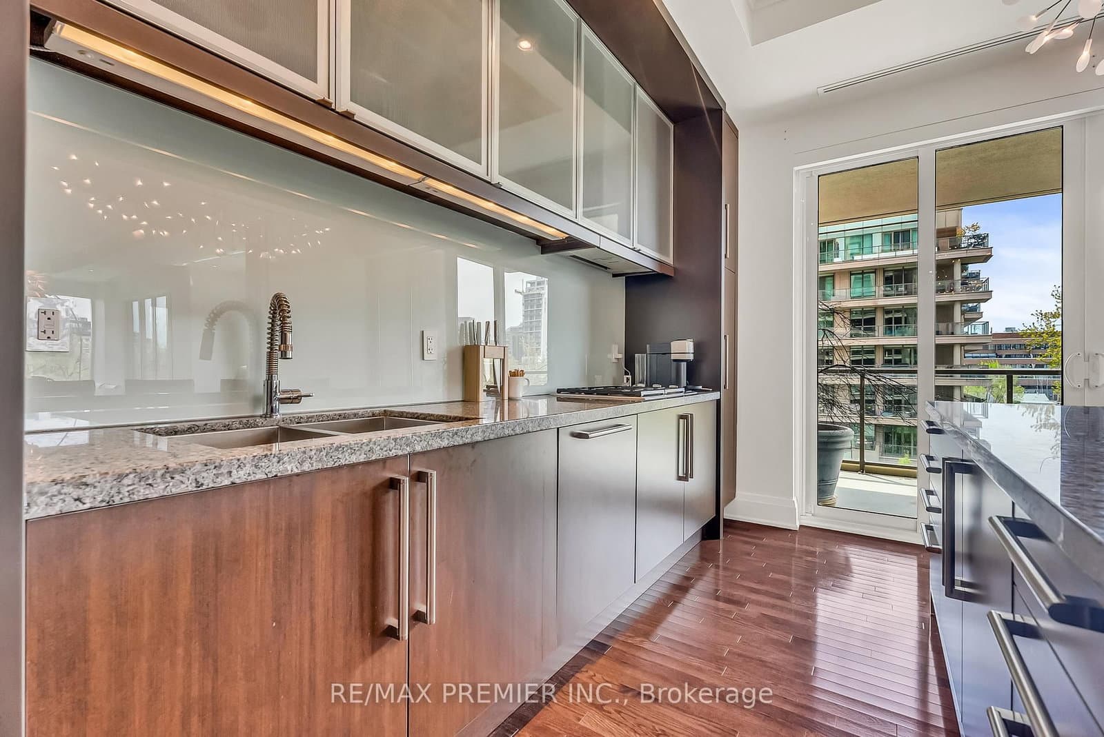 80 Yorkville Avenue, Unit 502 thumbnail 23