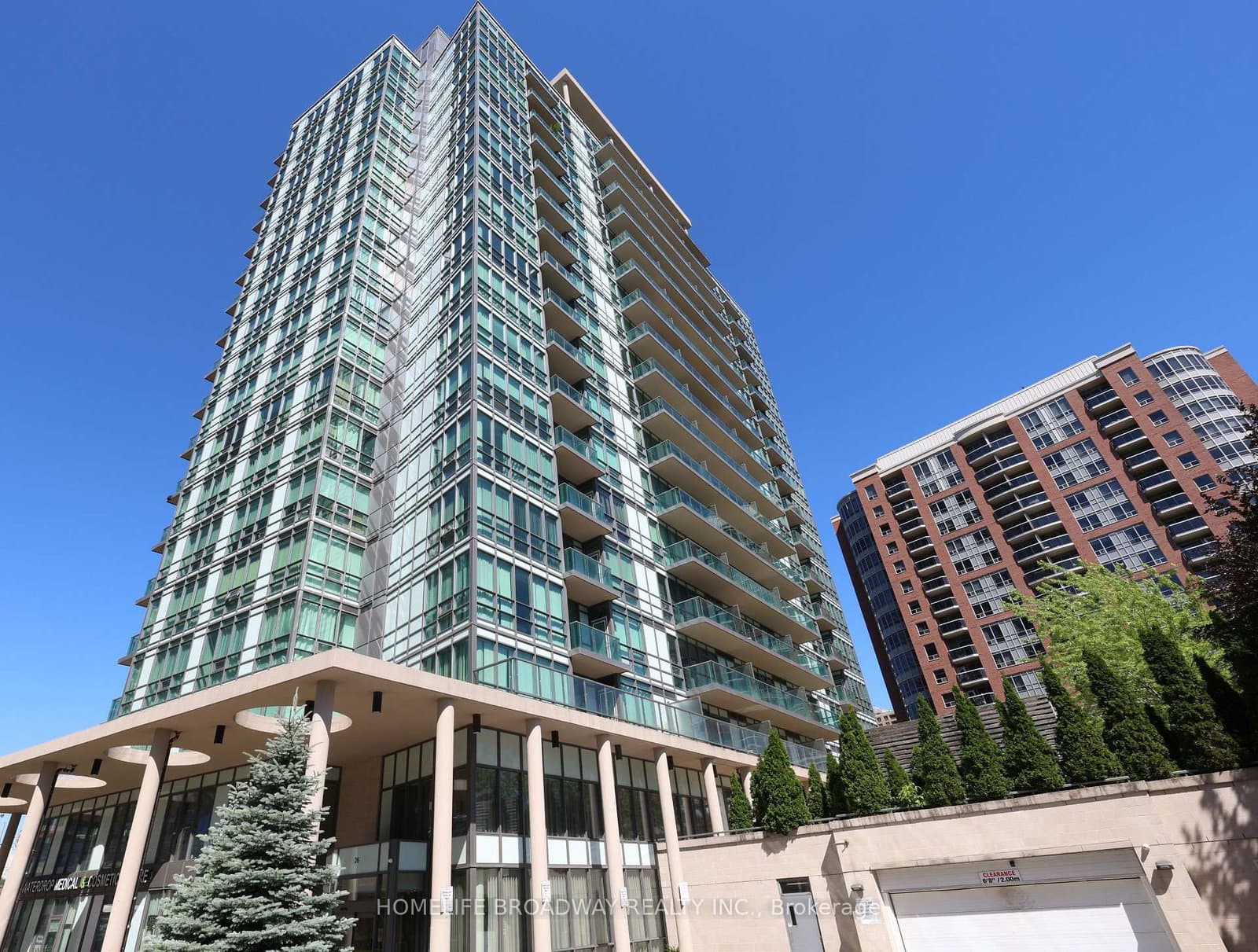 #906 - 26 Norton Avenue