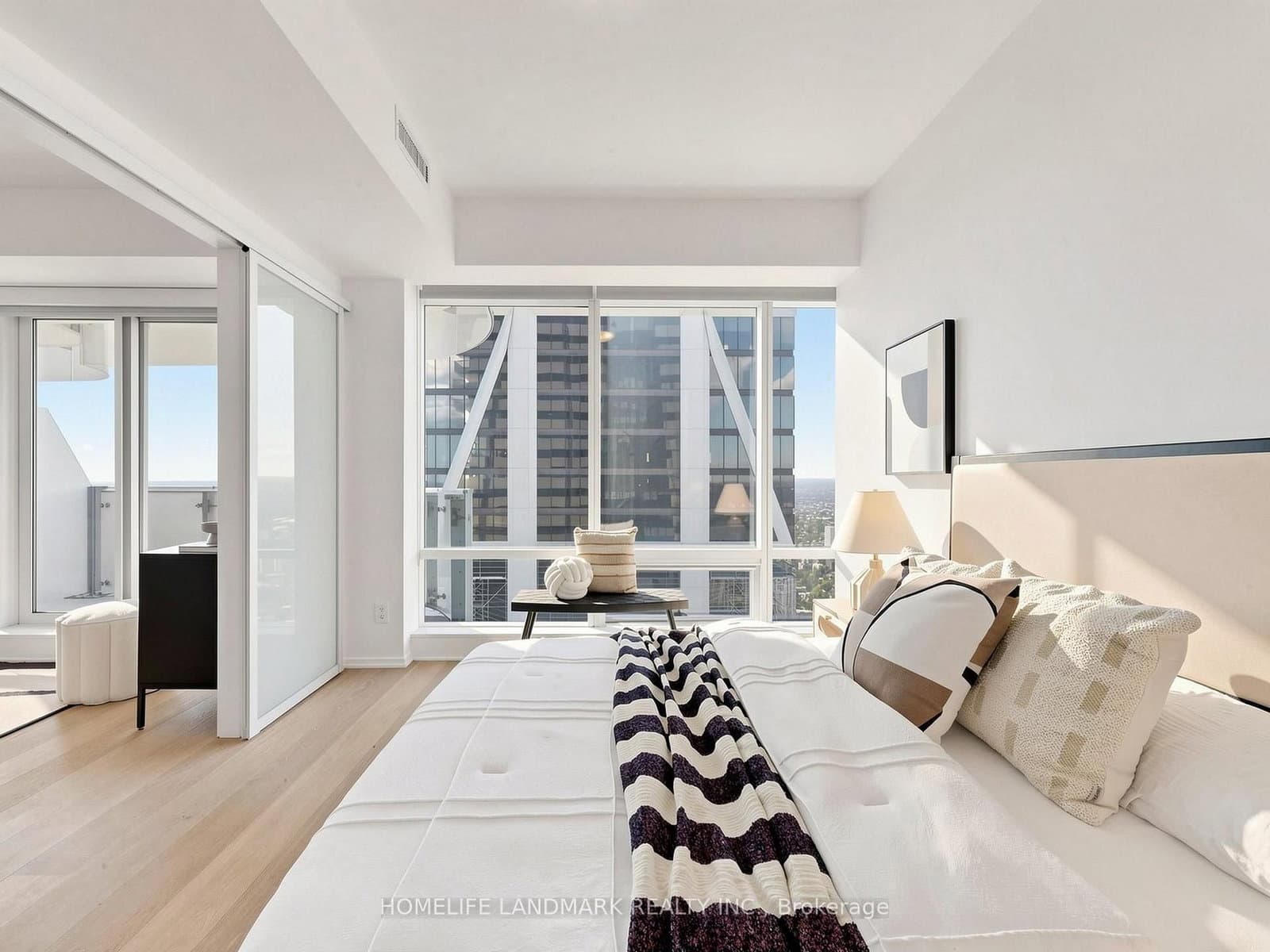 1 bloor Street E, Unit 6608 thumbnail 15