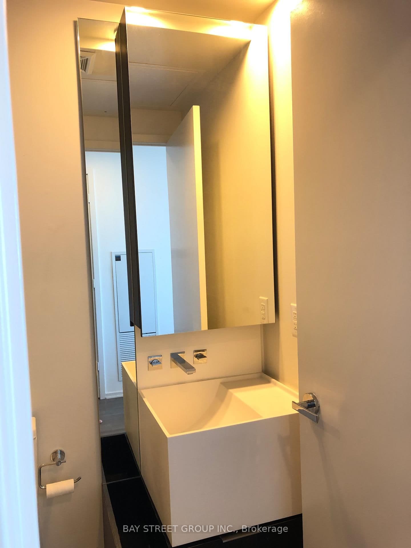 1 Bloor Street E, Unit 6302 thumbnail 15