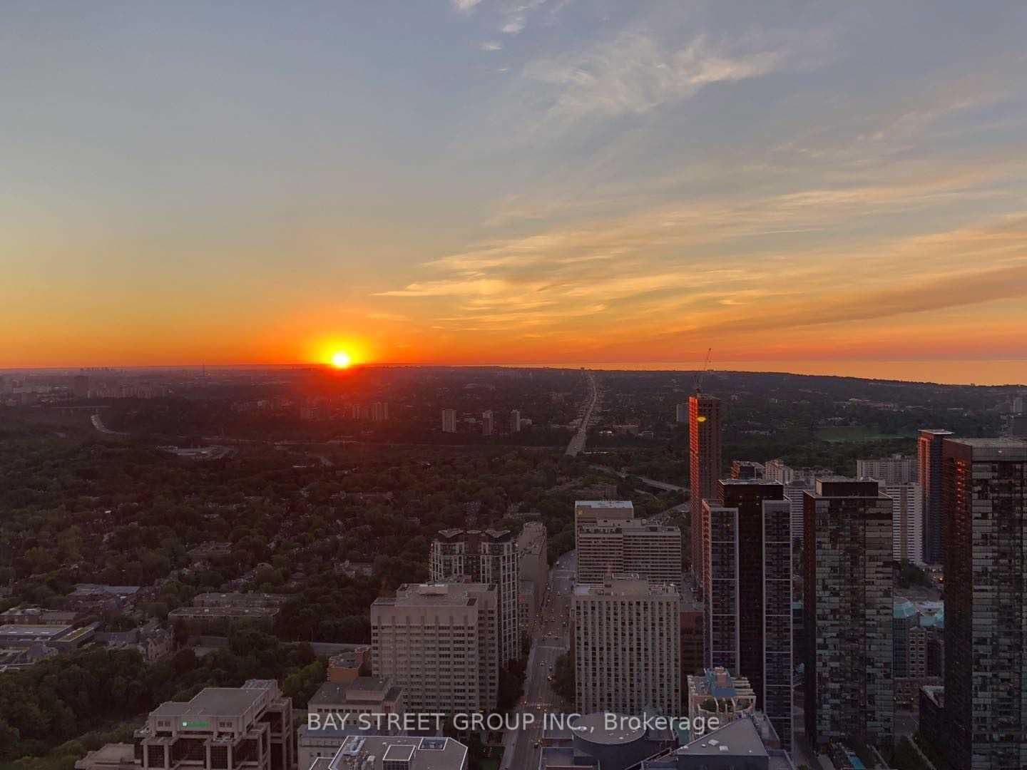 1 Bloor Street E, Unit 6302 thumbnail 4