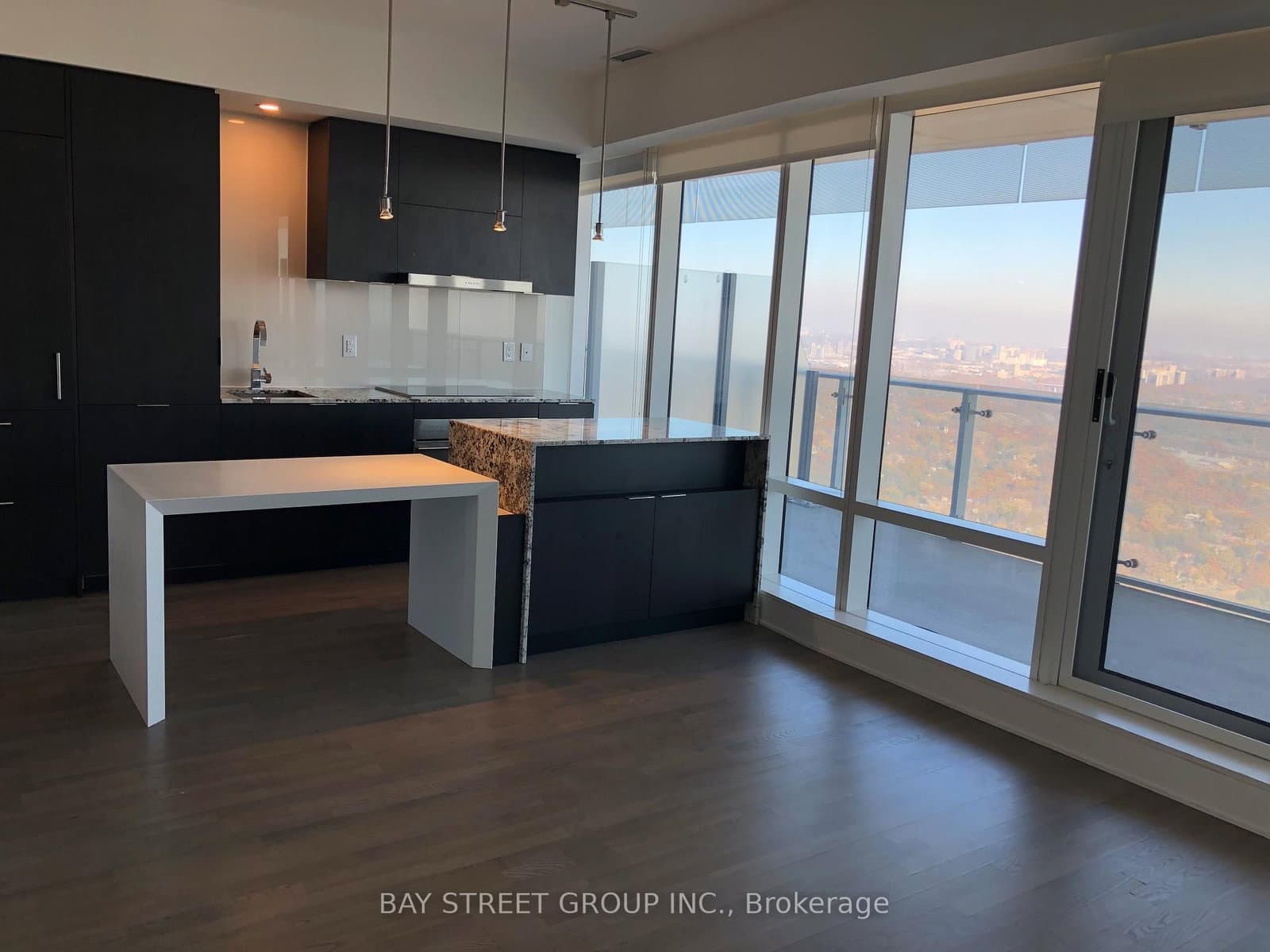 1 Bloor Street E, Unit 6302 thumbnail 6