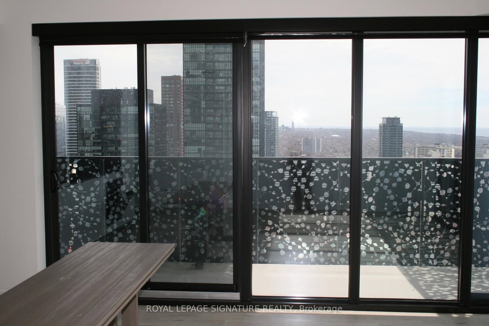 55 Charles Street E, Unit 4002 thumbnail 15