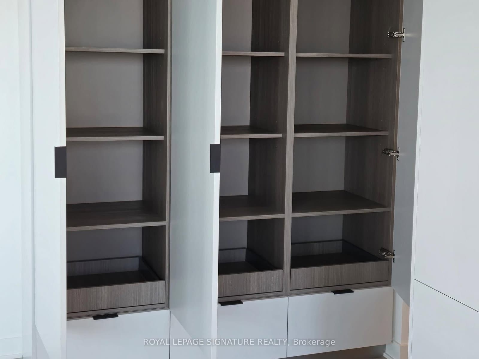 55 Charles Street E, Unit 4002 thumbnail 20