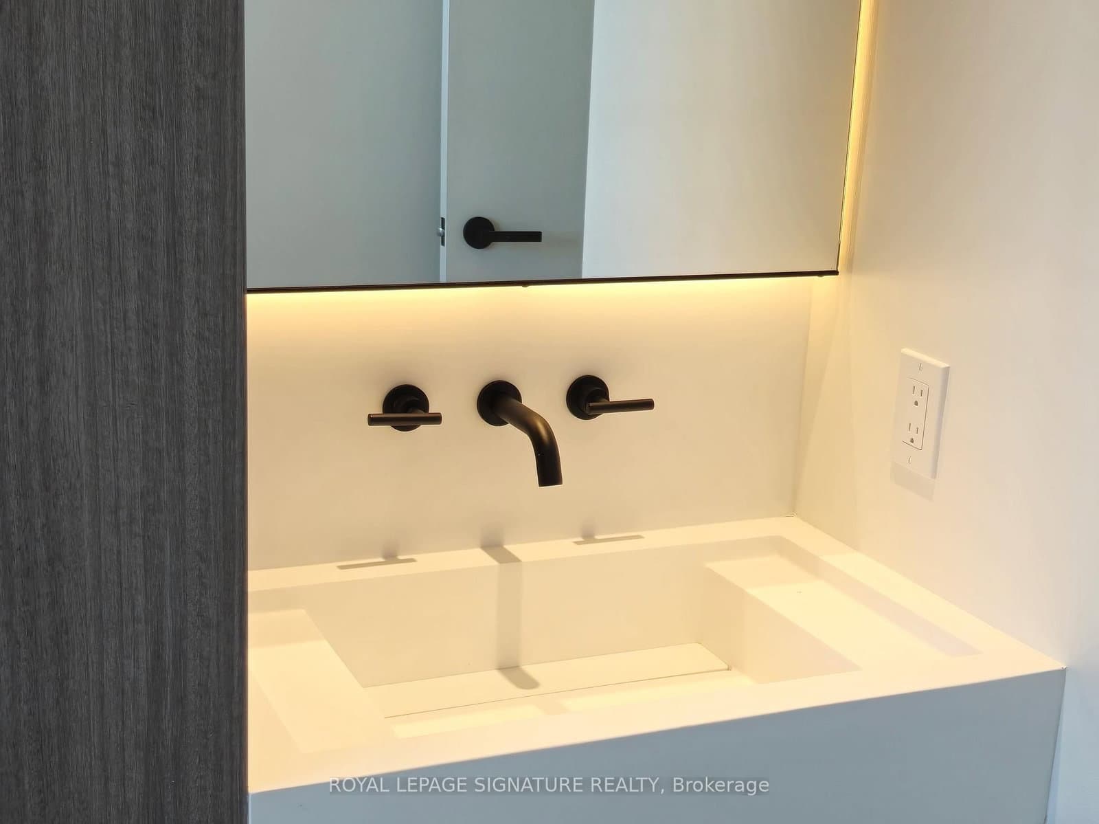 55 Charles Street E, Unit 4002 thumbnail 23