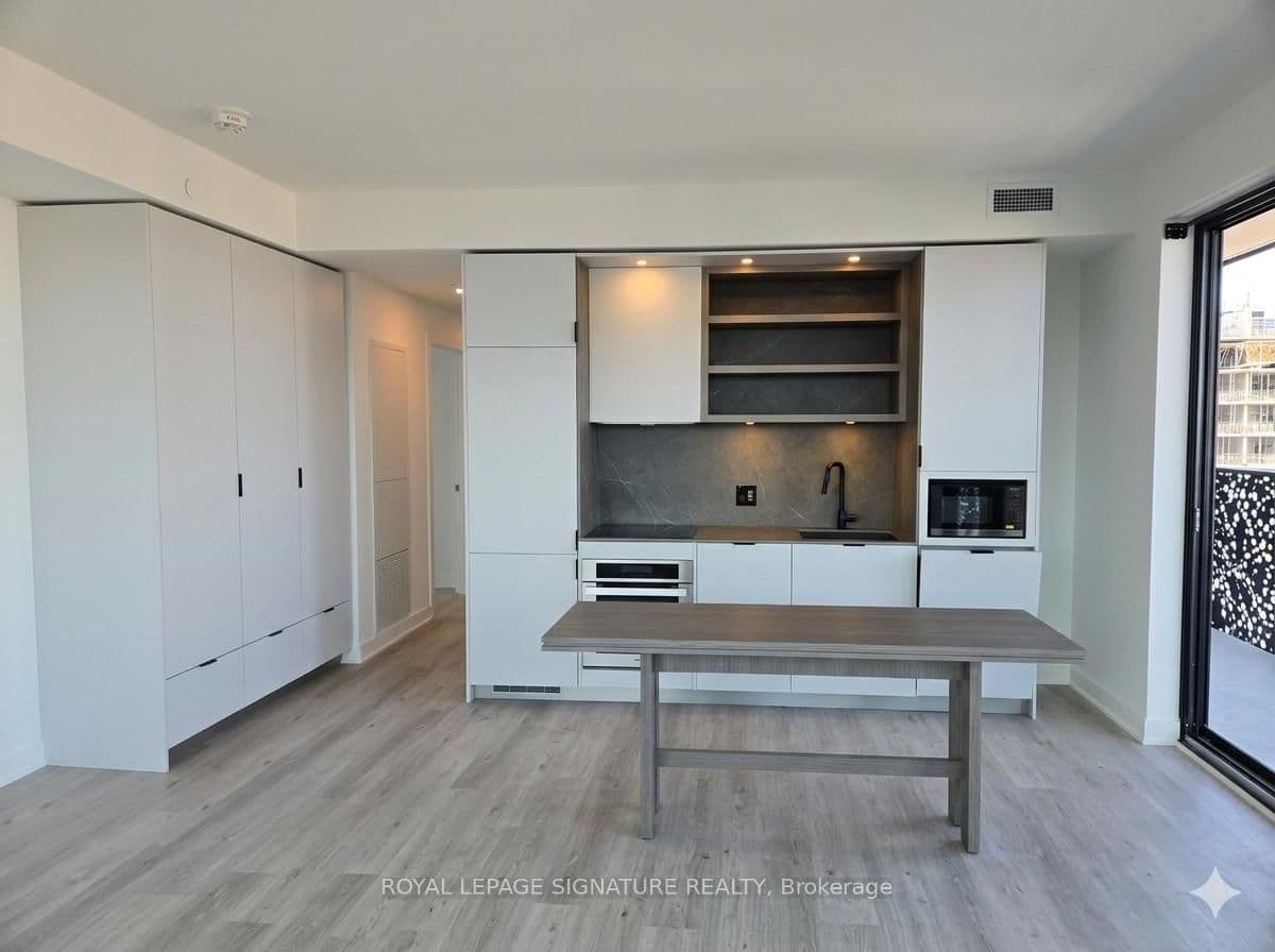 55 Charles Street E, Unit 4002 thumbnail 9