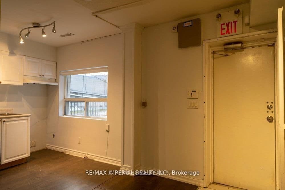 3334 A Yonge Street, Unit 2nd FL thumbnail 4