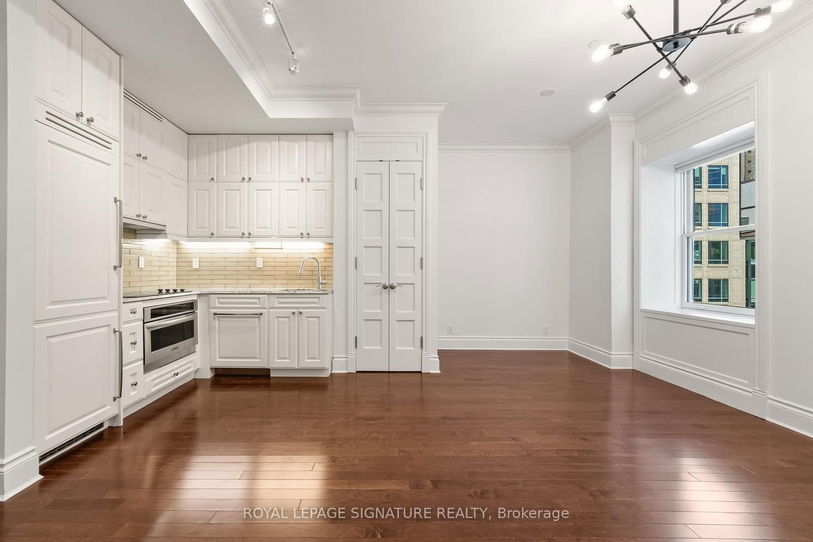 22 Leader Lane, Unit 542 - Image 1
