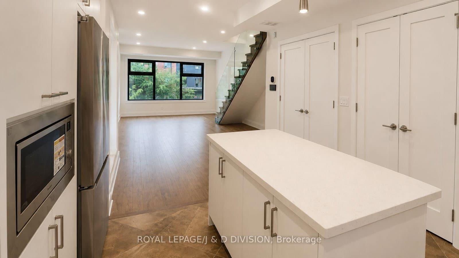2579 Yonge Street, Unit 201 thumbnail 3