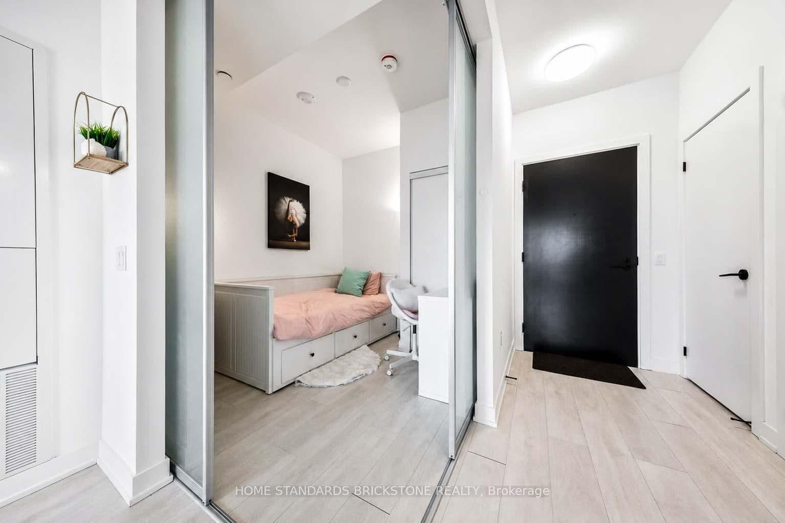 117 Broadway Avenue, Unit 1705 thumbnail 3