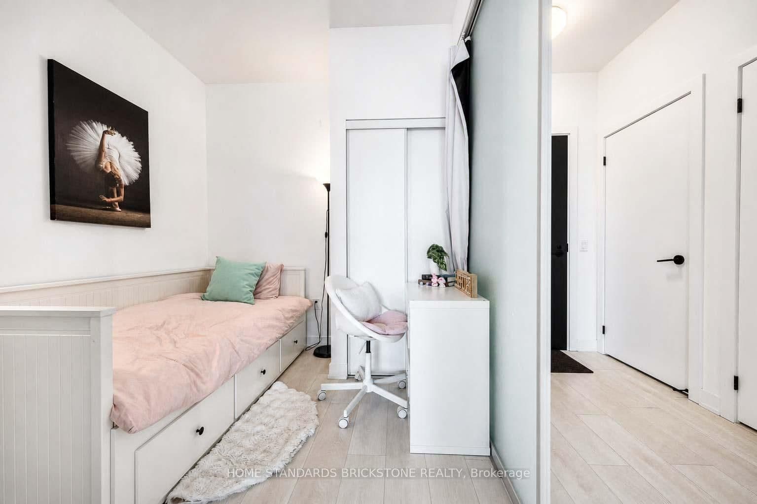 117 Broadway Avenue, Unit 1705 thumbnail 4