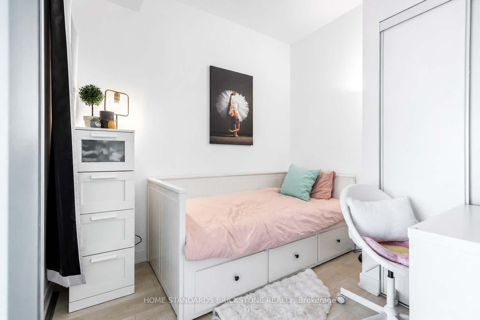 117 Broadway Avenue, Unit 1705 thumbnail 5