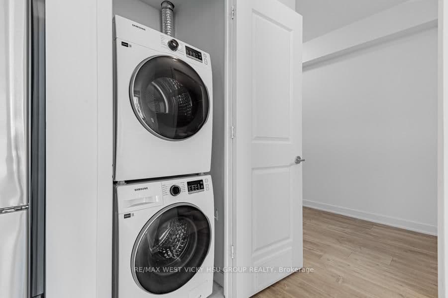 100 Dalhousie Street, Unit 3301 thumbnail 4