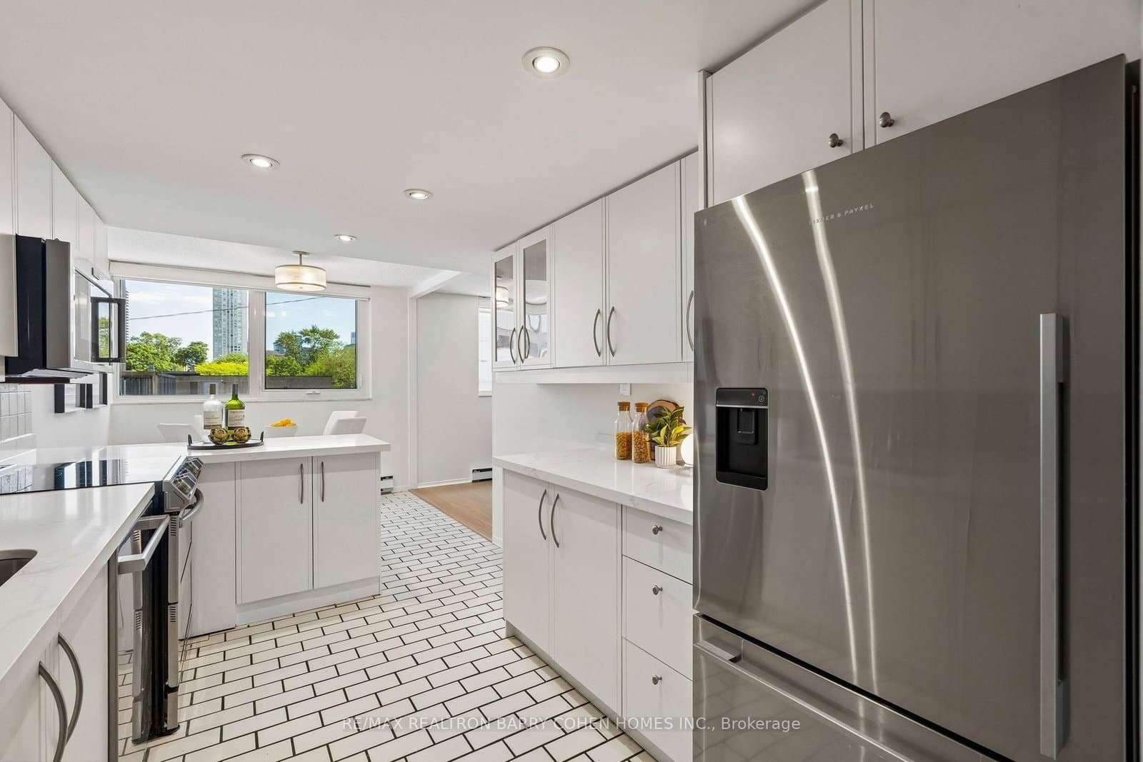 360 Bloor Street E, Unit 301 thumbnail 17
