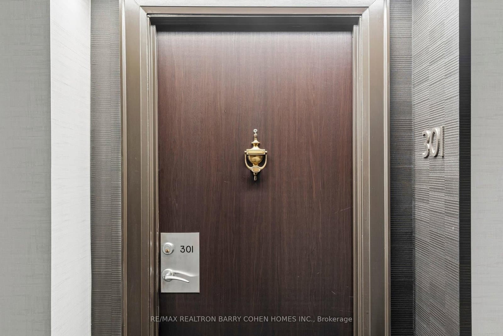 360 Bloor Street E, Unit 301 thumbnail 2